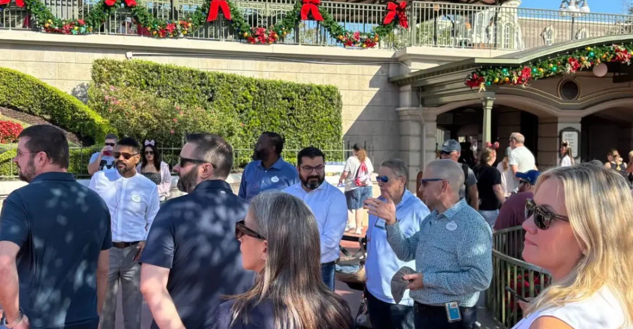 Scott Leading a Magic Kingdom Field Experience
