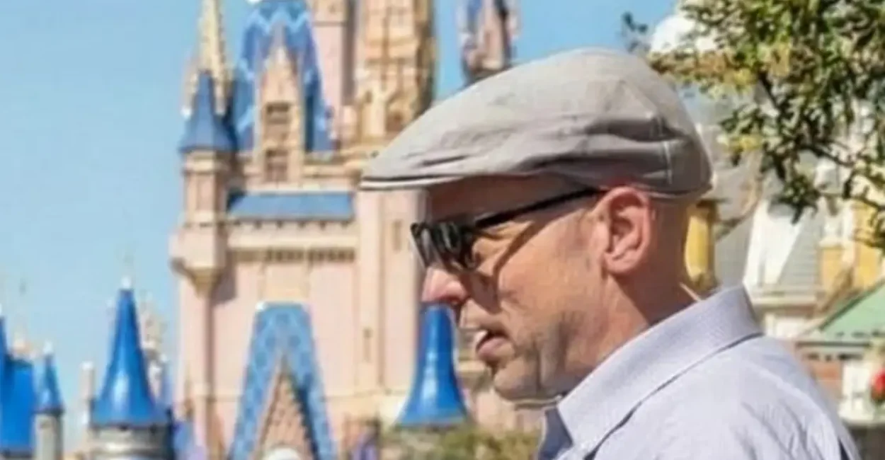 Scott Leading a Magic Kingdom Field Experience